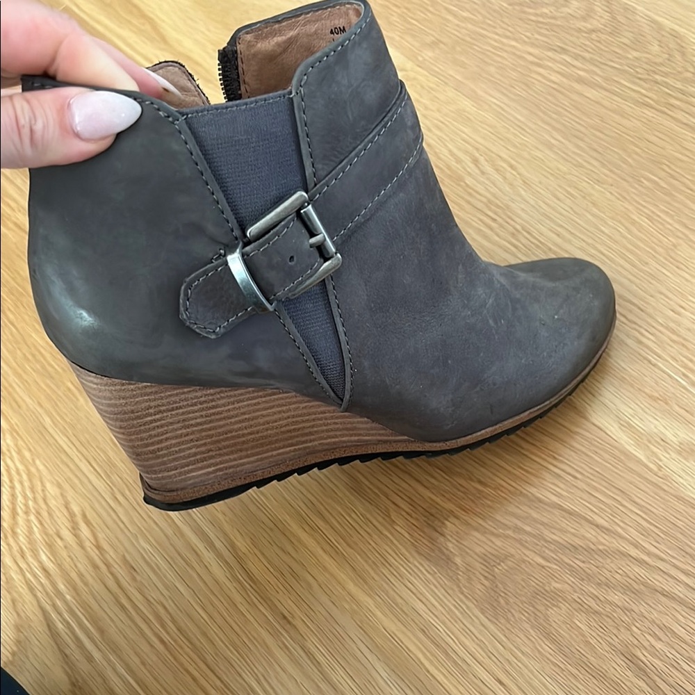 Women's Gray Wedge Ankle Boots 9.5 - Picture 7 of 7